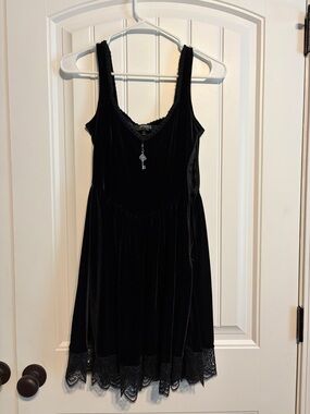 Black Velvet Lace-Hem Sleeveless Dress